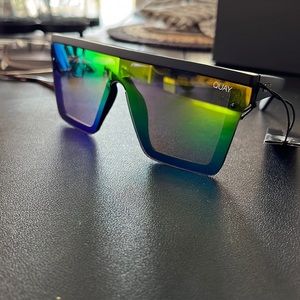 QUAY HINDSIGHT SUNGLASSES- I have other styles- bundle and make an offer!